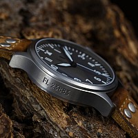 Steinhart Nav B-Uhr 47 Titan A-Muster Zentralsekunde