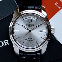 Tudor Glamour Date + Day KOMISE 420180060