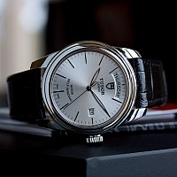 Tudor Glamour Date + Day KOMISE 420180060