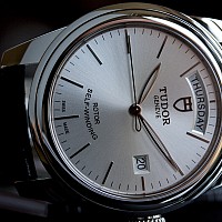 Tudor Glamour Date + Day KOMISE 420180060