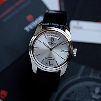 Tudor Glamour Date + Day KOMISE 420180060