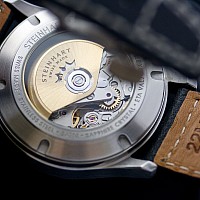 Steinhart Nav B-Chrono 44 mit Lederband KOMISE 420190036