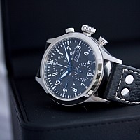 Steinhart Nav B-Chrono 44 mit Lederband KOMISE 420190036