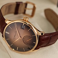 H. Moser & Cie Venturer Big Date 2100-0401 KOMISE 420240011