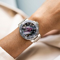 Oris Aquis Date Upcycle 01 733 7787 4150-07 8 22 04PEB