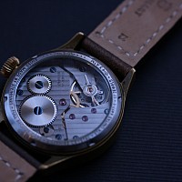 Steinhart Nav B-Uhr 44 Handaufzug Bronze BAZAR