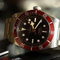 Tudor Heritage Black Bay Red KOMISE 420170064