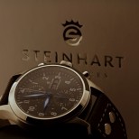 Steinhart Nav B-Chrono 44 mit Lederband